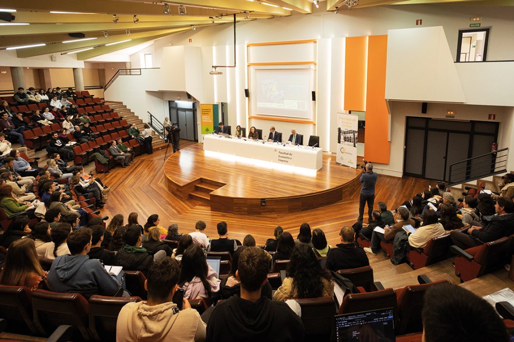 La Cátedra de Emprendimiento Caja Rural de Asturias expresa nuestro compromiso con la Universidad de Oviedo.